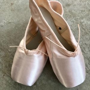 Fuzi V Vamp Pointe Shoes